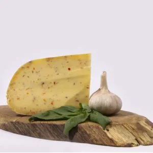 Dojrzewający ser z suszonymi pomidorami i czosnkiem, 280 g